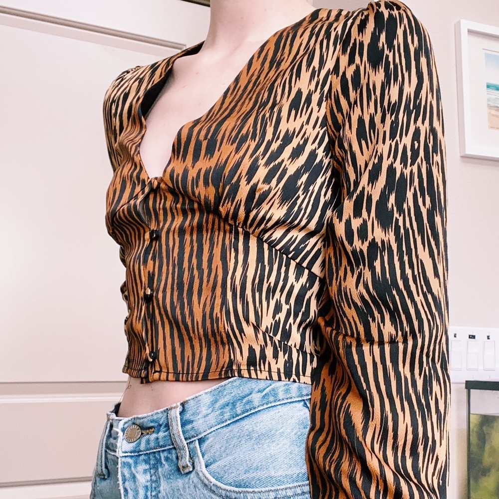 ⭐️cheetah print silk top⭐️